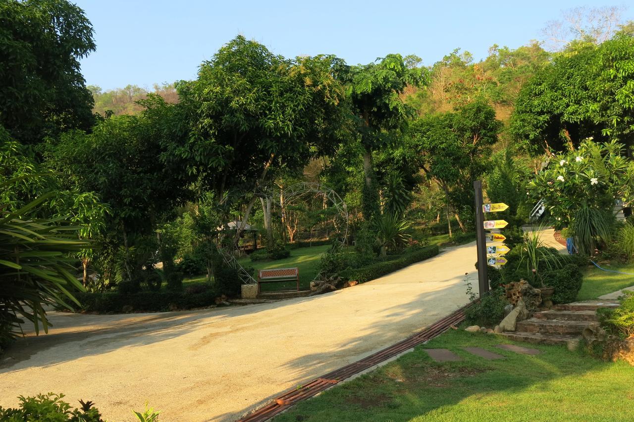 Suriyan Villa Kanchanaburi Buitenkant foto